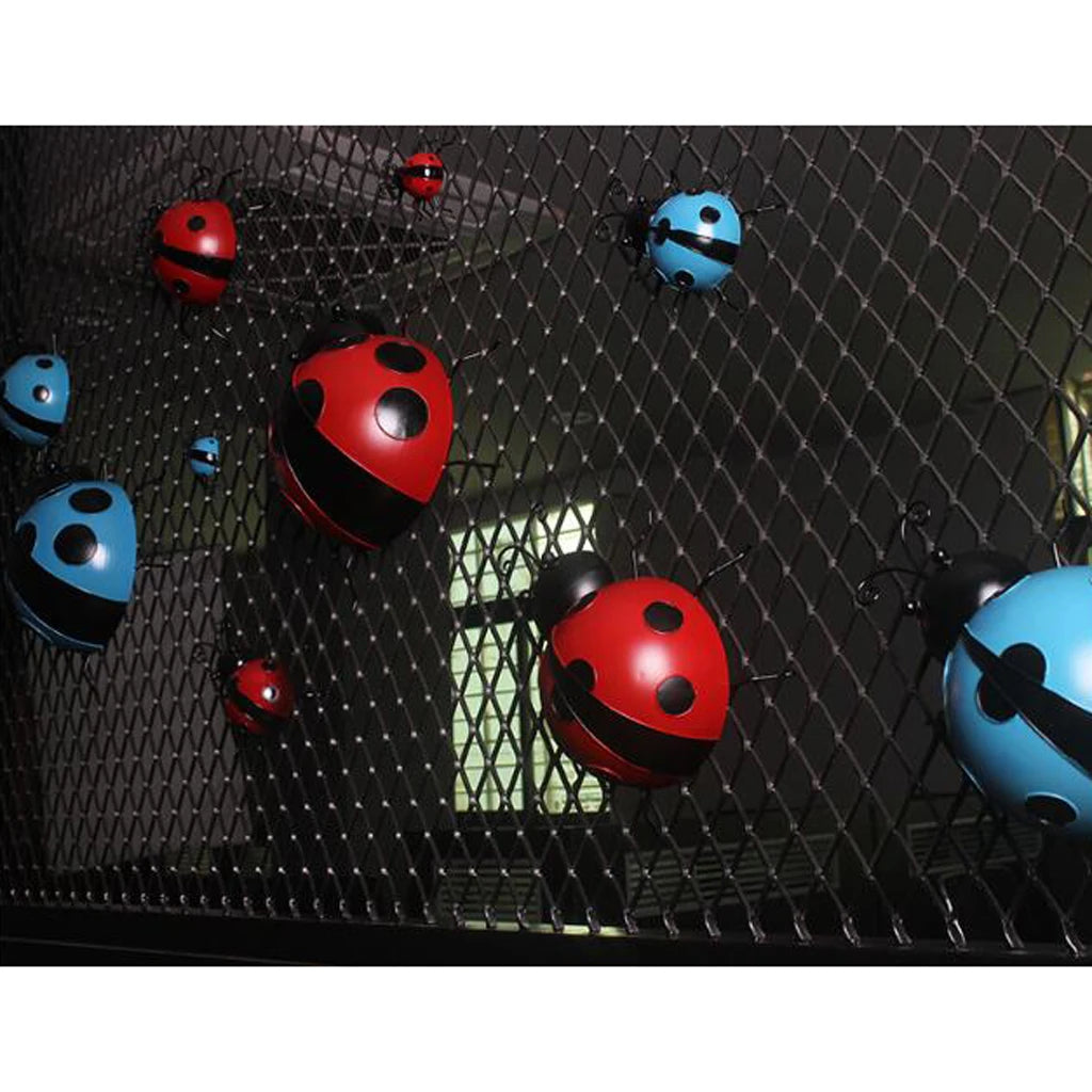Iron Ladybug Metal Animal Hanging Wall Art Hanger Decoración del hogar del jardín al aire libre, 10 cm