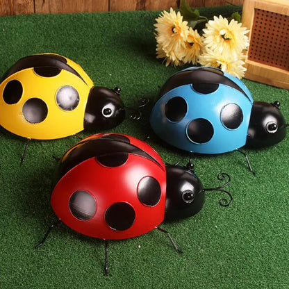 Iron Ladybug Metal Animal Hanging Wall Art Hanger Decoración del hogar del jardín al aire libre, 10 cm
