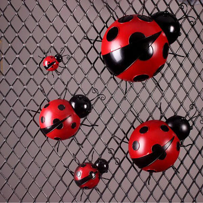 Iron Ladybug Metal Animal Hanging Wall Art Hanger Decoración del hogar del jardín al aire libre, 10 cm