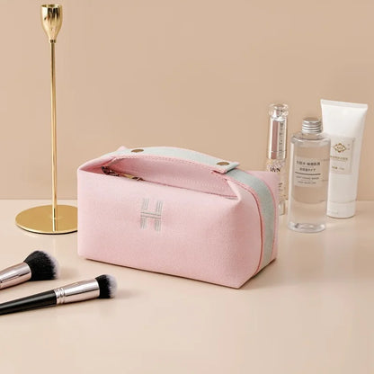 47707470659915