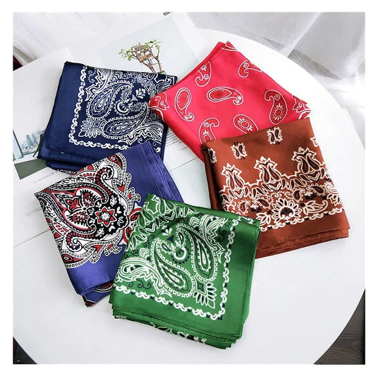 2023 Fashion Bandana Hair Scarf pour les femmes Paisley Print Kerchief Silk Satin Head Scarps Square Châle enveloppe des foulards pour la dame