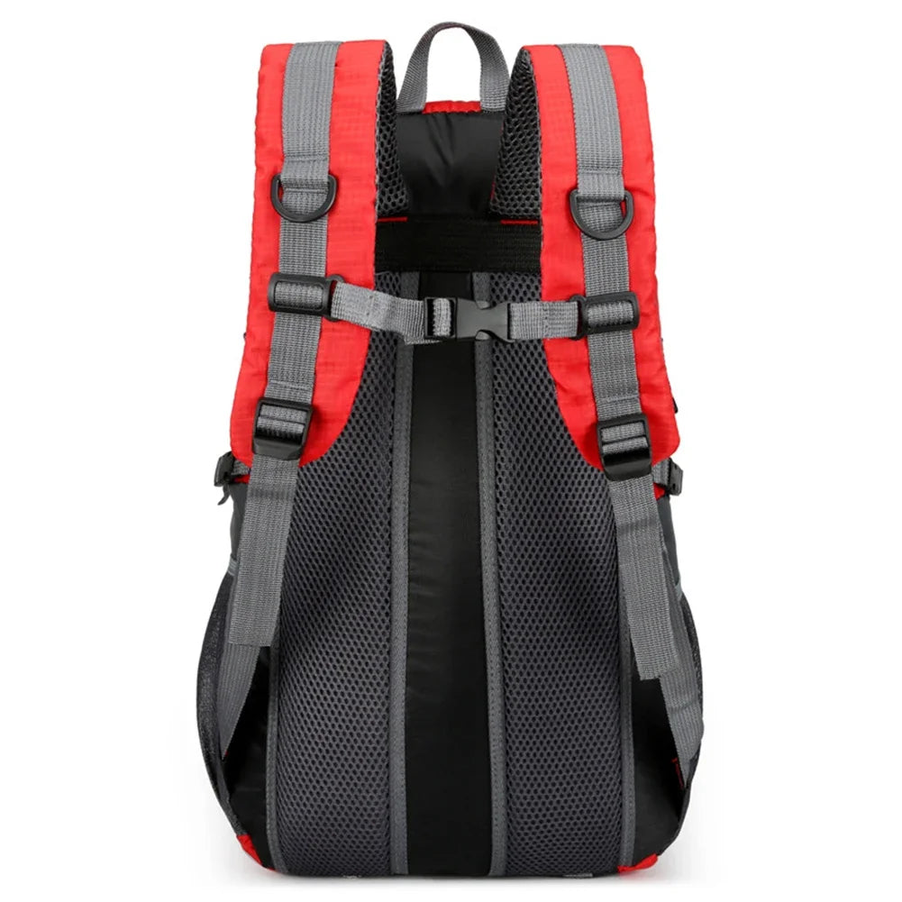 Classic 40L Outdoor Backpack Men Women Mulheres de alta qualidade Travel Backpack Back for Men Causal Patchwork Sport Backpack Women