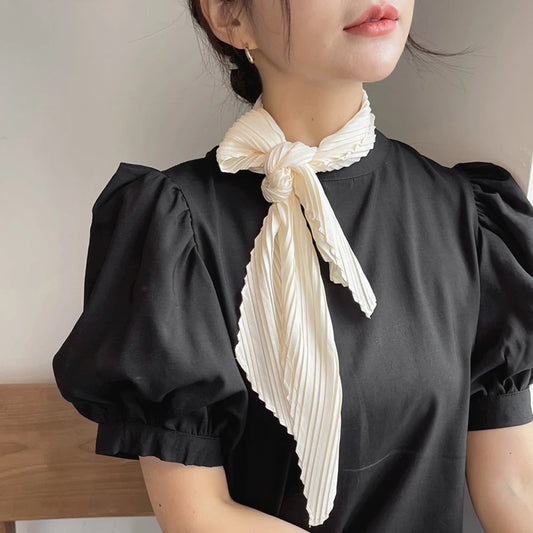 Kvinner plissert satengskjerf Hodestykke halschief Skinny Ribbon Square Hår Tie Band Kerchief Satin Foulard skjerf Dekorativ