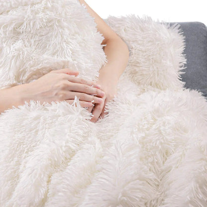 Double couche en peluche chaude à l'hiver et couvre-lit à la maison