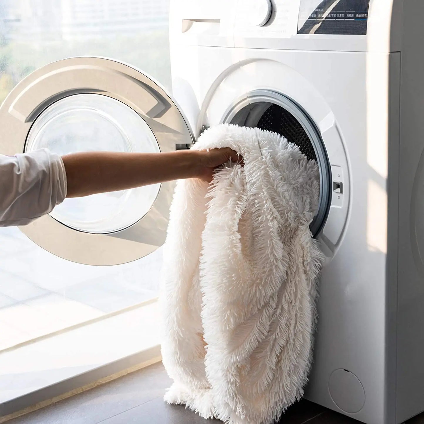 Double couche en peluche chaude à l'hiver et couvre-lit à la maison