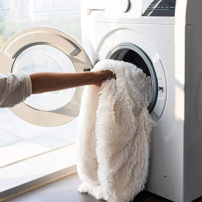 Double couche en peluche chaude à l'hiver et couvre-lit à la maison