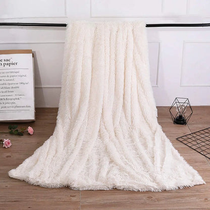 Double couche en peluche chaude à l'hiver et couvre-lit à la maison