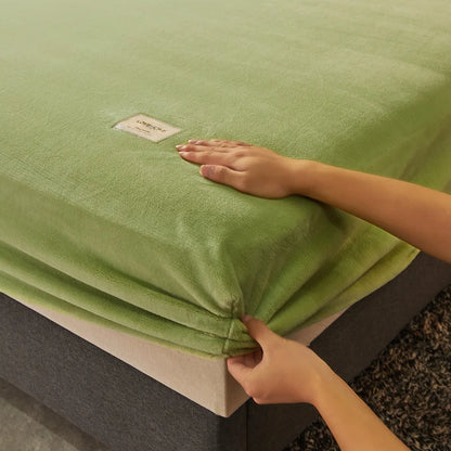 1pc Folha de colorido nórdico simples de 1pc Captura de colchão de cabeceira de pelúcia de inverno Elastic de cama macia com faixa elástica